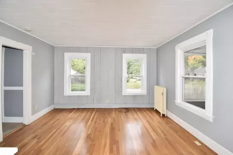 Living - 92-94 Manchester Ter, Springfield, MA 01108 photo 2 of 5