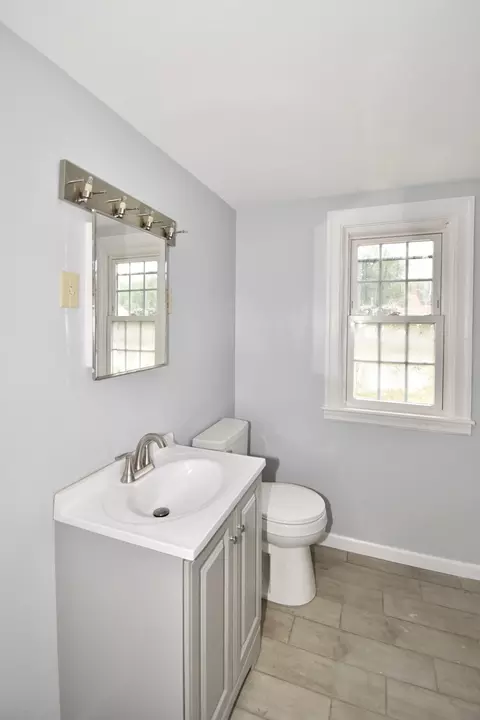 Bath - 67 Temby St, Springfield, MA 01119 photo 2 of 4