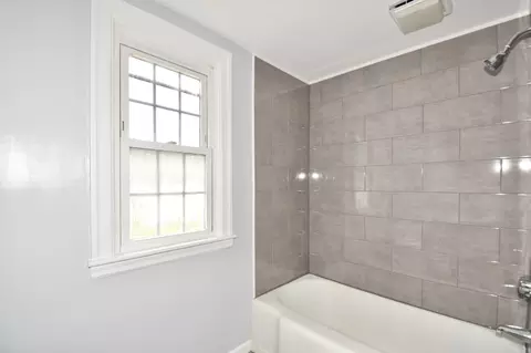 Bath - 67 Temby St, Springfield, MA 01119 photo 1 of 4