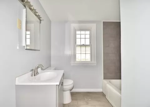 Bath - 67 Temby St, Springfield, MA 01119 photo 3 of 4