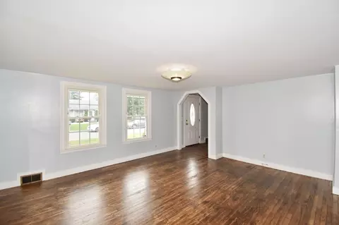 Living - 67 Temby St, Springfield, MA 01119 photo 1 of 5
