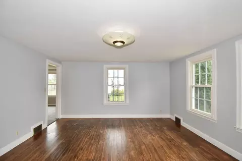 Living - 67 Temby St, Springfield, MA 01119 photo 2 of 5