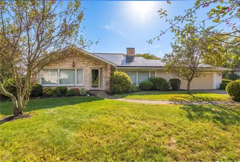 131 Valley Rd, Somerset, MA 02726