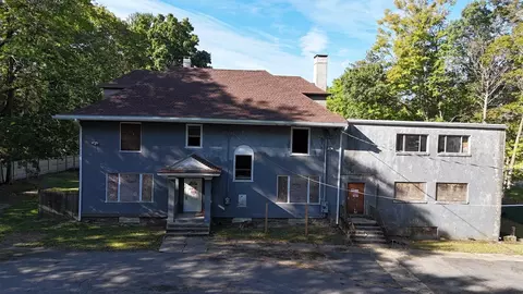 Exterior - 68 Smith Rd, Milton, MA 02186 photo 3 of 5