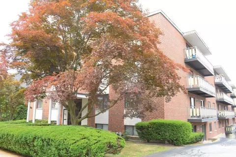 100 Grand View Ave #10C, Quincy, MA 02170