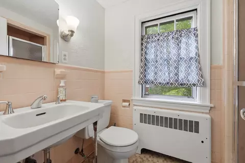 Bath - 1 Algonquin Rd, Worcester, MA 01609 photo 3 of 3