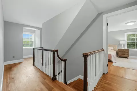 Entry Way - 1 Algonquin Rd, Worcester, MA 01609 photo 3 of 4