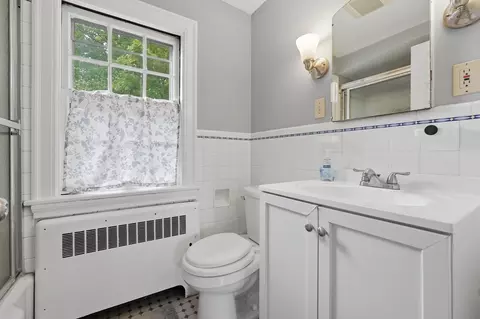 Bath - 1 Algonquin Rd, Worcester, MA 01609 photo 2 of 3