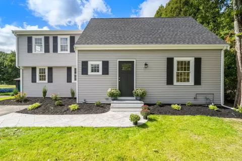 547 Turnpike St, Easton, MA 02375