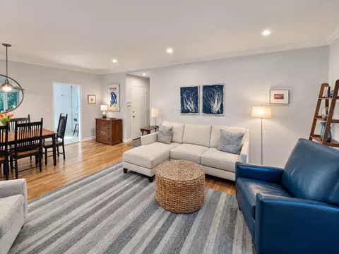 86 Griggs Rd #14, Brookline, MA 02446