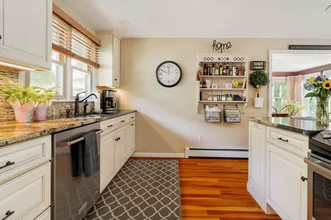 Kitchen - 13 Fieldstone St #13, Upton, MA 01568 photo 6 of 8