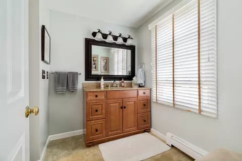 Bath - 13 Fieldstone St #13, Upton, MA 01568 photo 2 of 4