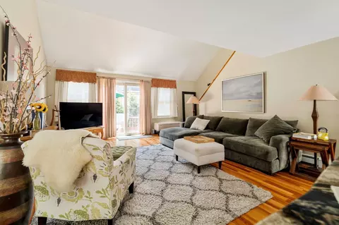 Living - 13 Fieldstone St #13, Upton, MA 01568 photo 2 of 3