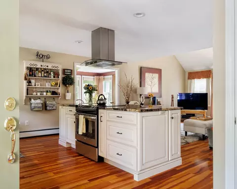Kitchen - 13 Fieldstone St #13, Upton, MA 01568 photo 3 of 8