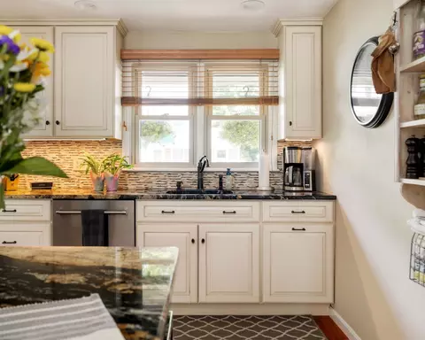Kitchen - 13 Fieldstone St #13, Upton, MA 01568 photo 5 of 8