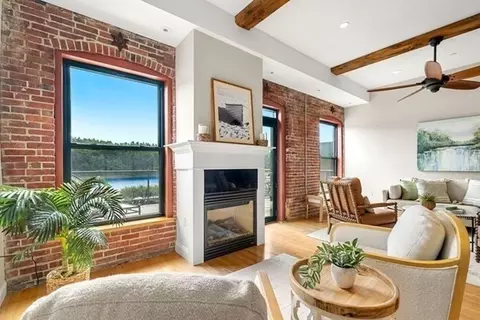 60 Merrimac St #615, Amesbury, MA 01913