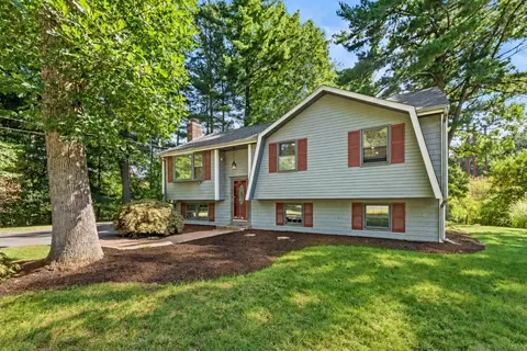 10 Jason Cir, North Attleboro, MA 02760