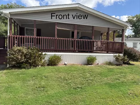 11 Medallion Rd, Holbrook, MA 02343