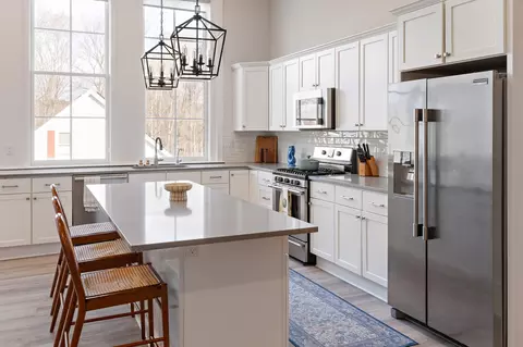 10 Congress St #301, Amesbury, MA 01913
