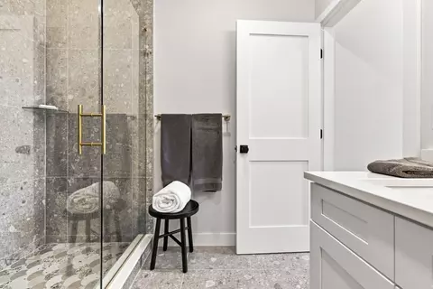 Bath - 531 Main St #2002, Reading, MA 01867 photo 5 of 6