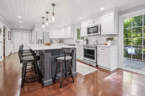 2 Holly Ln, Haverhill, MA 01835