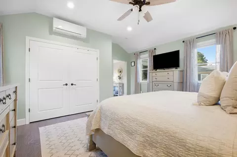 Bedroom - 27 Pickering St, Danvers, MA 01923 photo 2 of 5