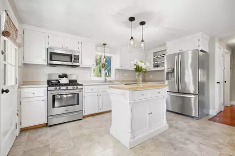 Kitchen - 27 Pickering St, Danvers, MA 01923 photo 2 of 2
