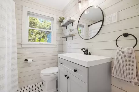 Bath - 27 Pickering St, Danvers, MA 01923 photo 2 of 3