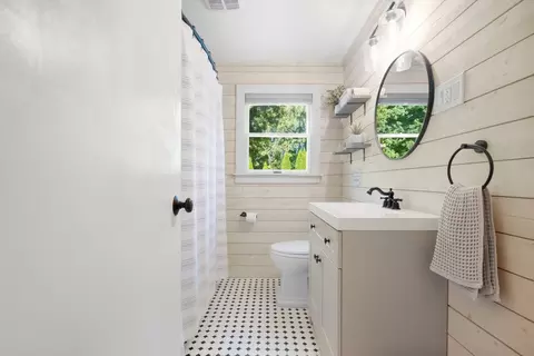 Bath - 27 Pickering St, Danvers, MA 01923 photo 1 of 3