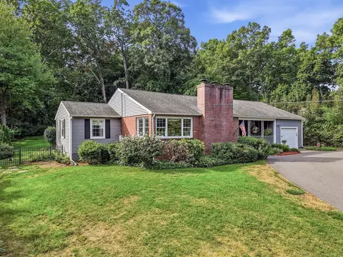 81 E Gooseberry Rd, West Springfield, MA 01089