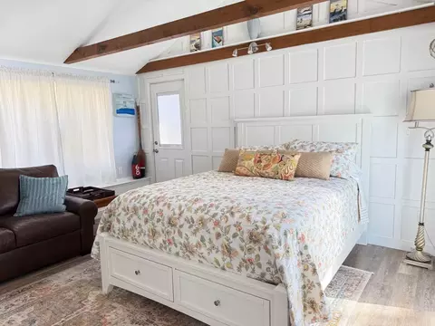 Bedroom - 5 Bayview Rd, Mashpee, MA 02649 photo 3 of 6