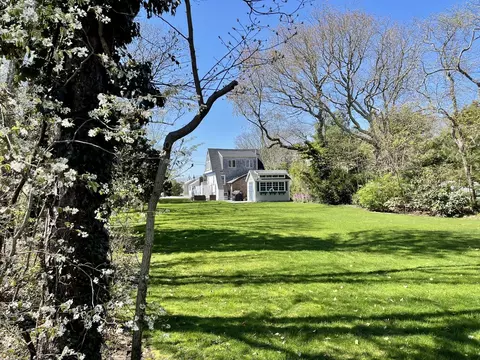 Exterior - 5 Bayview Rd, Mashpee, MA 02649 photo 2 of 8