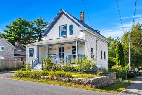 38 Pigeon Hill St, Rockport, MA 01966