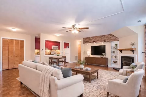 124 College St #2, South Hadley, MA 01075