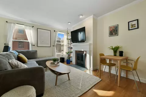 6 Grove St #3, Boston, MA 02114