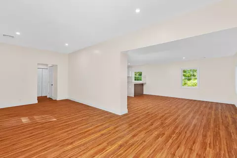 Living - 198 Uxbridge Rd, Sutton, MA 01590 photo 2 of 5