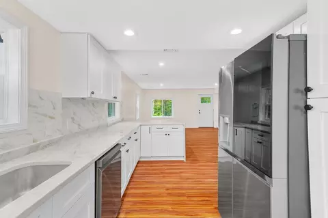 Entry Way - 198 Uxbridge Rd, Sutton, MA 01590 photo 1 of 4
