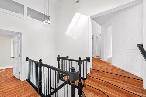 Entry Way - 198 Uxbridge Rd, Sutton, MA 01590 photo 2 of 4