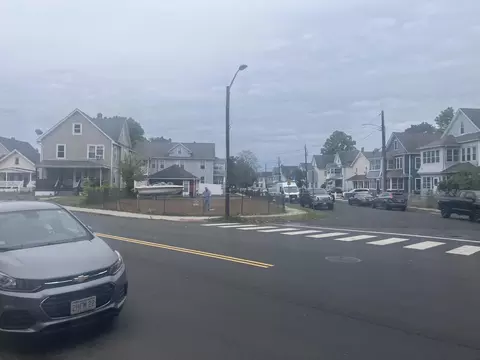 57 Home St, Springfield, MA 01104 photo 2