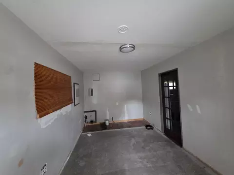 57 Home St, Springfield, MA 01104 photo 4