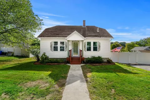 24 Lakeview Ave, Taunton, MA 02780