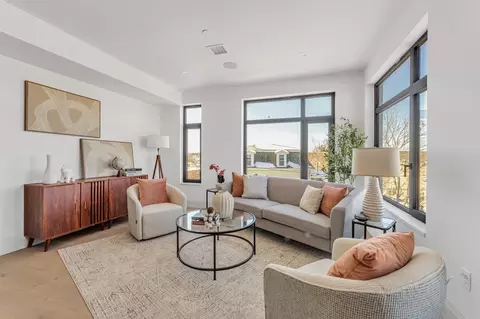 34 Oak St #102, Hyde Park, MA 02136