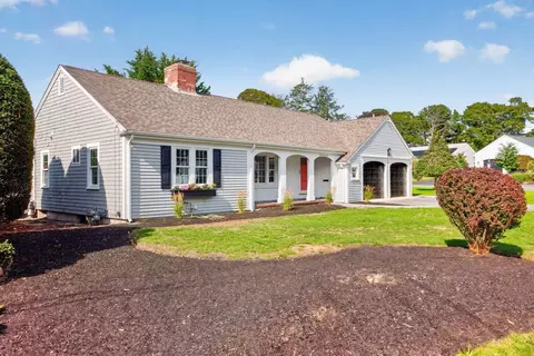2 Par 3 Dr, Yarmouth, MA 02664