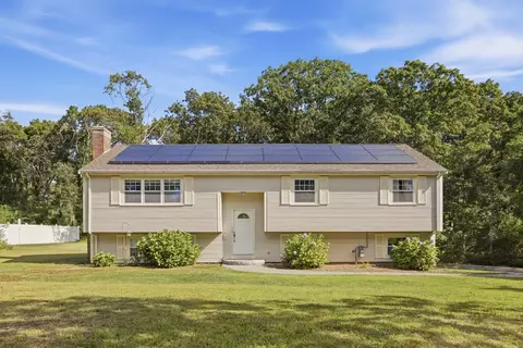14 Bramble Bush Dr, Forestdale, MA 02644