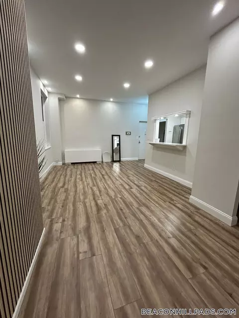 17 Bowdoin St #1B, Boston, MA 02114