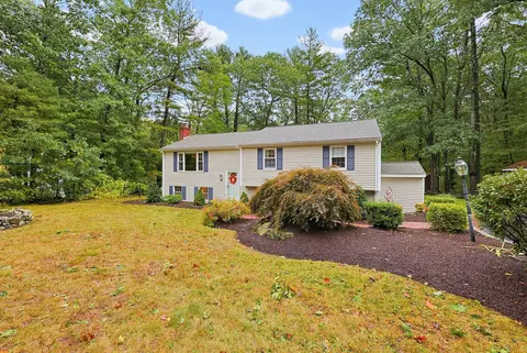 80 Chestnut St, Wrentham, MA 02093