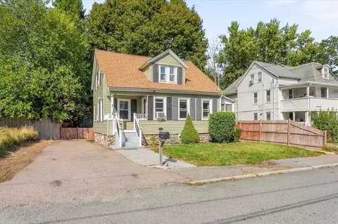 2 Franklin Ave, North Attleboro, MA 02760