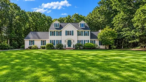4 Dorset Dr, Walpole, MA 02032