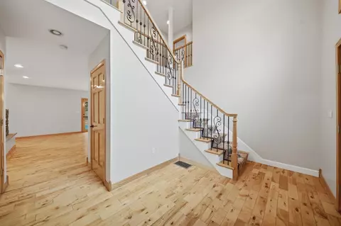 Entry Way - 9 Myopia Rd, Stoneham, MA 02180 photo 2 of 6