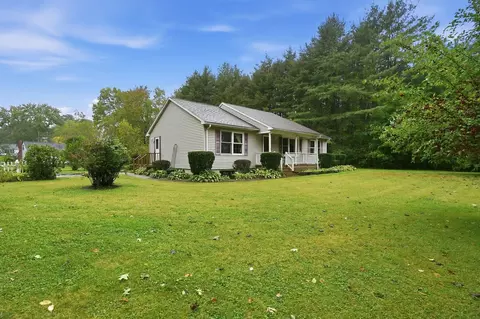 7 Thompson St, Palmer, MA 01069